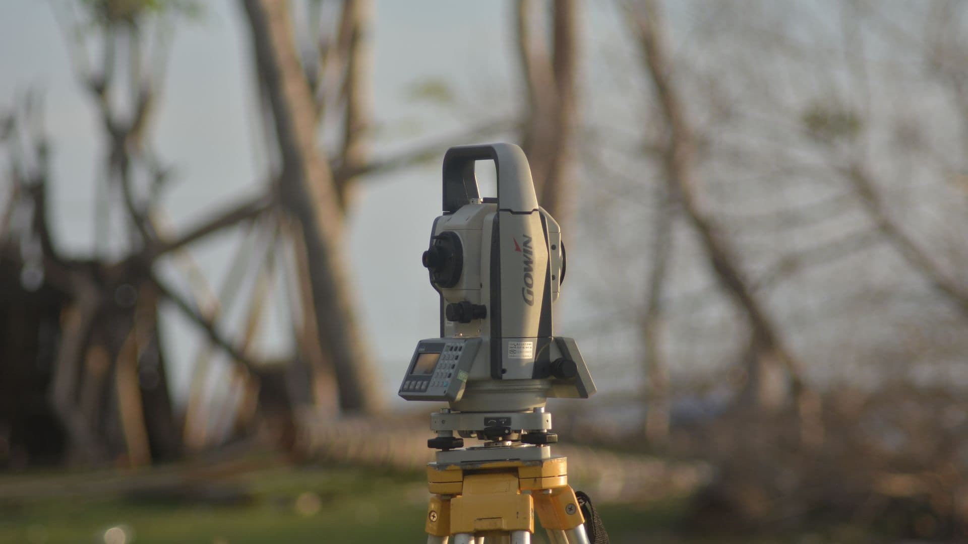 Şantiyede total station ile ölçüm